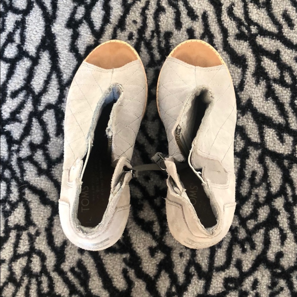 TOMS peep toe